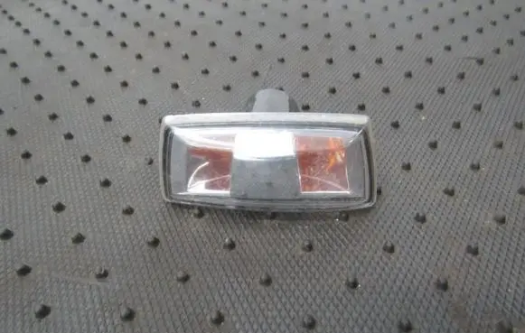 Front fender indicator light