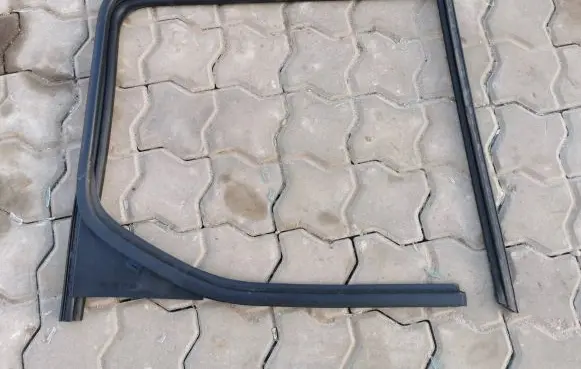 Opel Combo E Rubber seal rear door 9818017480