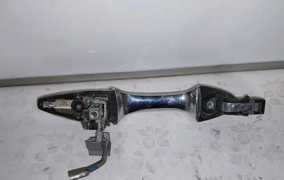Rear door exterior handle/bracket