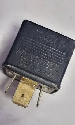 Volkswagen Golf IV Other relay 443951253S