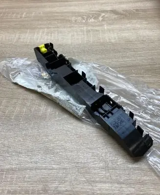 Opel Corsa E Rear bumper mounting bracket 39059838 475498858 LEFTSIDE