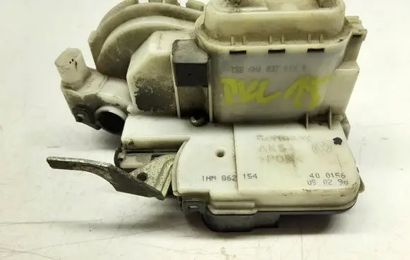 Volkswagen Polo III 6N 6N2 6NF Front door lock 6N1837016E