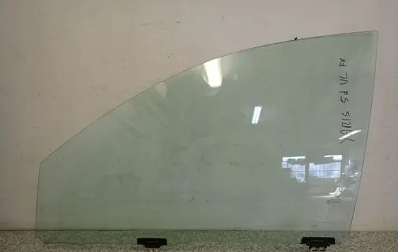 Toyota Yaris Sliding door window/glass
