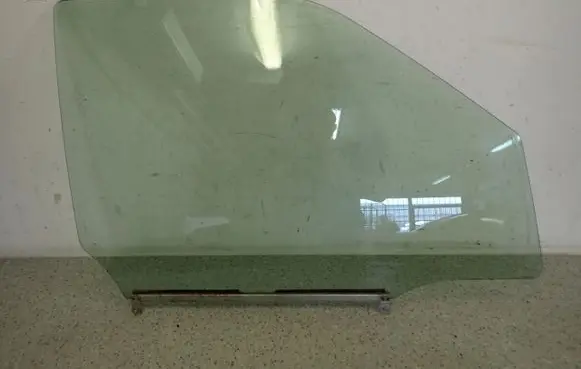 Suzuki Swift I Sliding door window/glass 