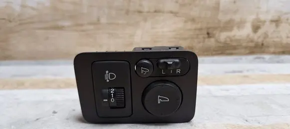 Honda CR-V Wing mirror switch M33212