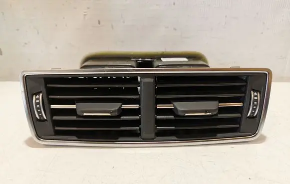 Rear air vent grill