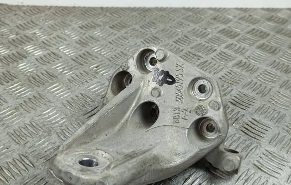 Alfa Romeo Stelvio Engine mounting bracket 50545195S