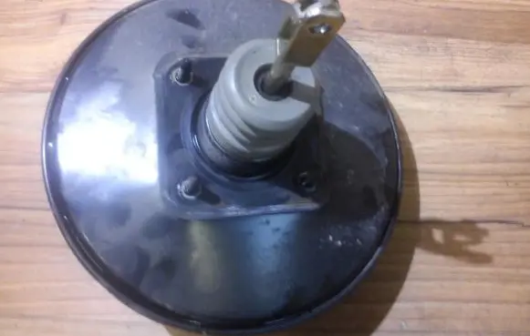 Renault Megane I Brake booster