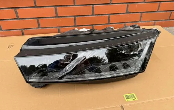 Skoda Octavia Mk4 Headlight/headlamp 5E4941015A LE18A6419 030111823300