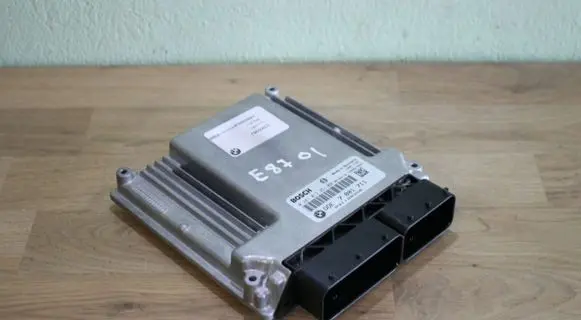 BMW 1 E81 E87 Engine control unit/module 7801711