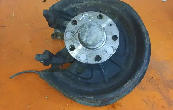 Volkswagen Golf V Front wheel hub spindle knuckle
