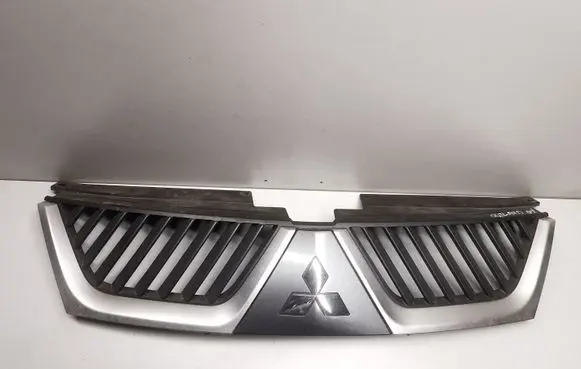 Mitsubishi Outlander Front bumper upper radiator grill 7450A037ZZ
