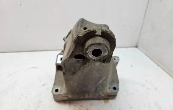 Mercedes-Benz Vito Viano W639 Engine mounting bracket A6512231504