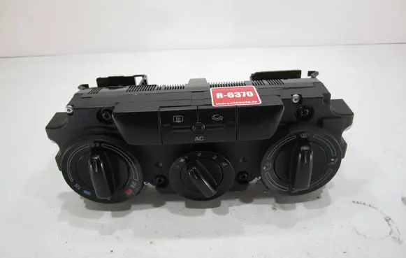 Skoda Octavia Mk2 (1Z) Climate control unit