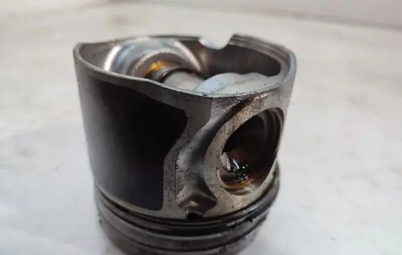 Piston