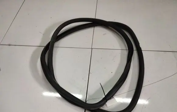 Skoda Octavia Mk2 (1Z) Rubber seal front coupe door 