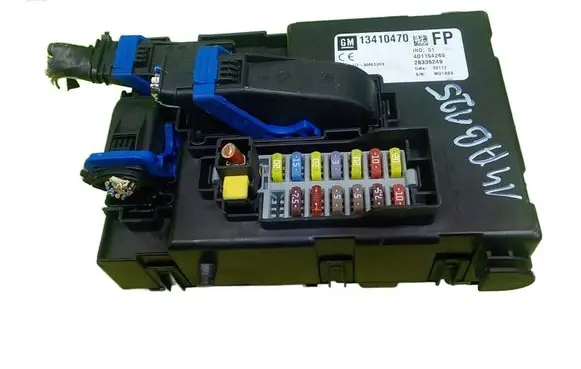 Opel Meriva B Fuse box set 13410470 BEZPIECZNIKOW