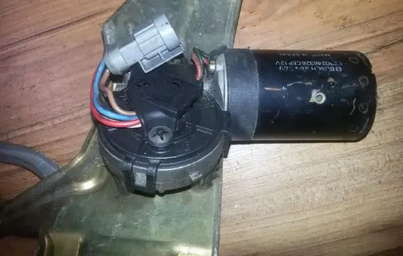 Renault 19 Wiper motor 0390246326