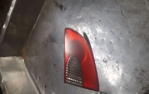 Toyota Avensis T220 Tailgate rear/tail lights