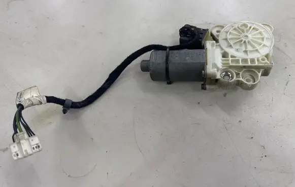 Mercedes-Benz E W211 Front door window regulator motor A2118202942 0304 993626101