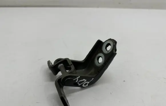 Nissan Qashqai J12 Front door upper hinge