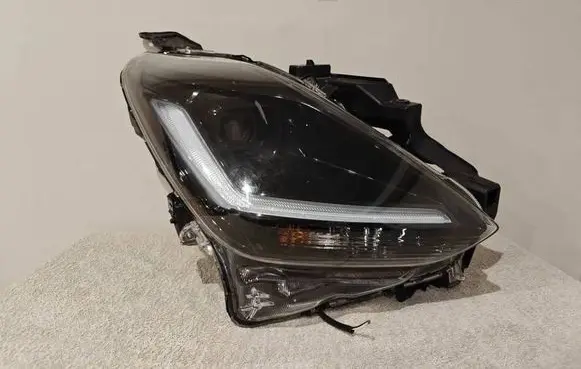 Suzuki Swift IV Headlight/headlamp 