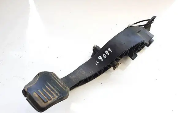 Ford Mondeo Mk III Clutch pedal 1s717520ae 1s71-7520-ae