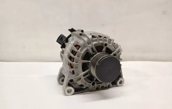 Peugeot 3008 II Generator/alternator 9826573480 1637302780