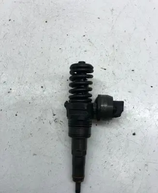 Volkswagen PASSAT B6 Fuel injector 038130073BQ 0414720312