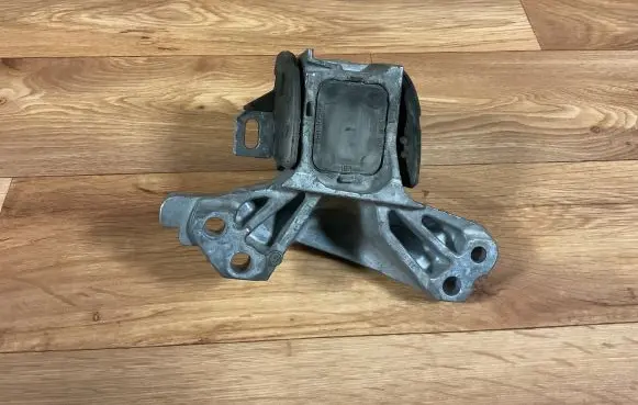 Peugeot 407 Engine mount bracket 326B95