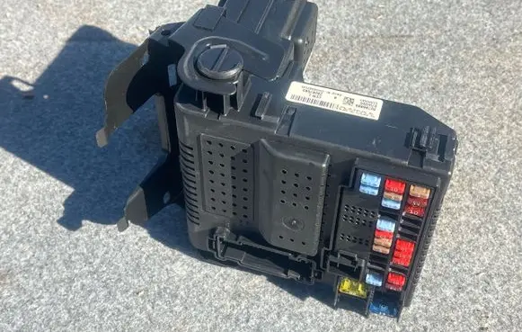 Volvo S60 Fuse module 30786889 28087583 00006982545