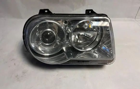 Chrysler 300 - 300C Headlight/headlamp