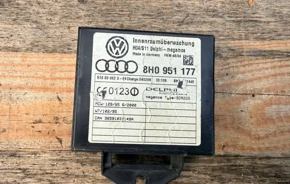 Audi A4 S4 B6 8E 8H Alarm control unit/module 8H0951177