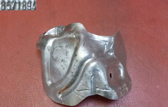 BMW 2 F46 Heat shield in engine bay 8571894
