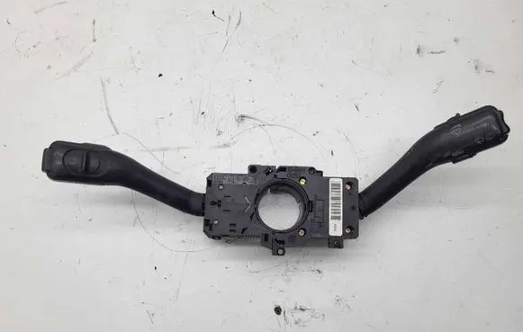 Volkswagen PASSAT B5 Wiper control stalk CZK0301202032