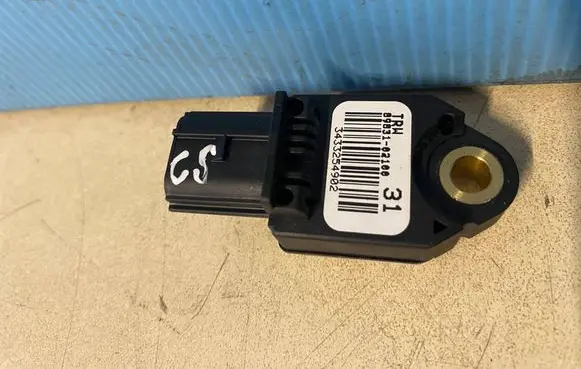 Toyota Avensis T270 Airbag deployment crash/impact sensor 8983102100