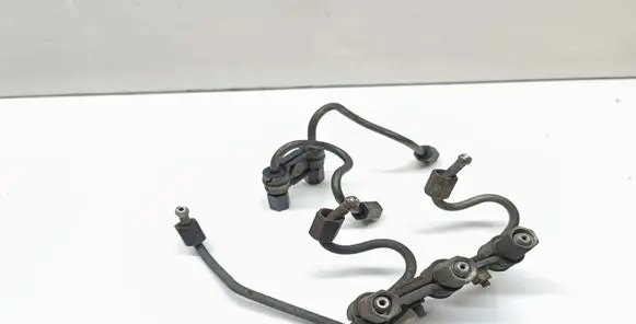 Toyota Yaris Verso Fuel injector supply line/pipe 