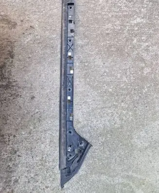 Ford Explorer V Windshield trim 