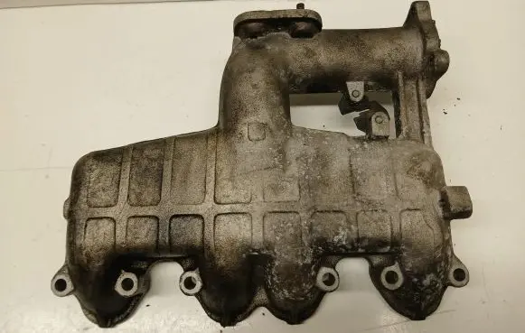 Volkswagen Golf IV Intake manifold 038129713J