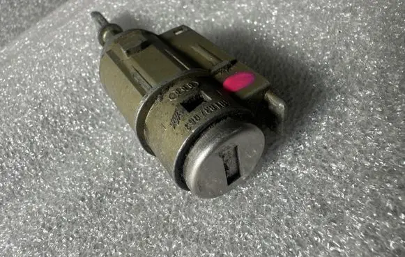 Audi A6 S6 C5 4B Ignition lock 4B1837063