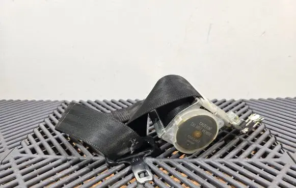 Toyota Prius (XW30) Rear seatbelt 7T1660 381550438 47452