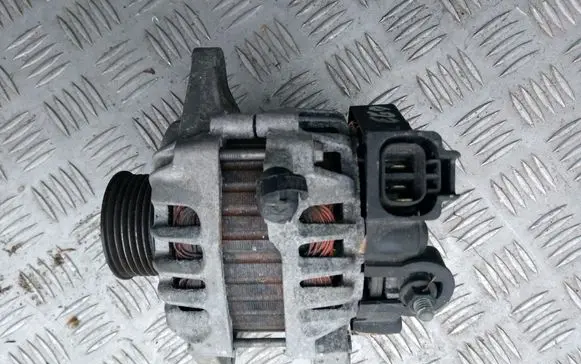 KIA Ceed Generator/alternator 373002B101 2655447