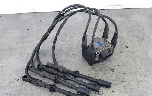 Seat Toledo II (1M) High voltage ignition coil 032905106B