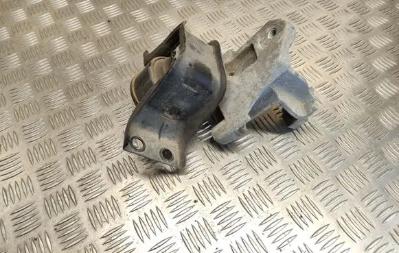 Nissan Pulsar Engine mount bracket 1507092