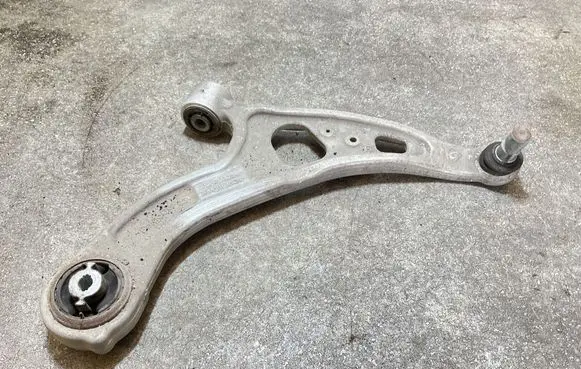 Ford Mach-E I Front lower control arm/wishbone LJ9C3A423