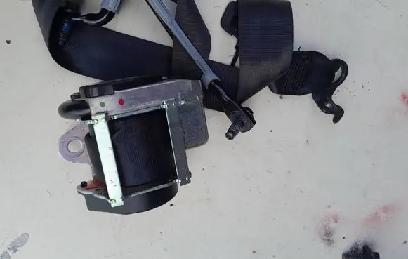 BMW 5 F10 F11 Front seatbelt 610126300D 150610