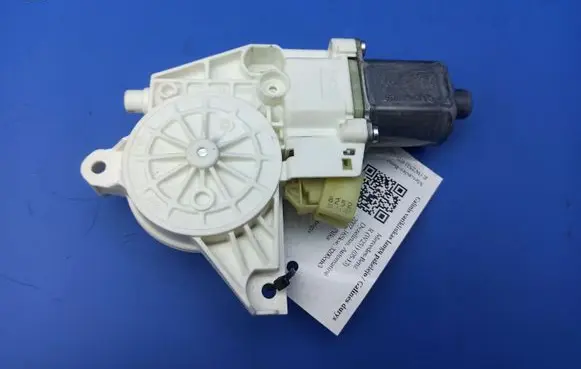 Mercedes-Benz R W251 Rear door window regulator motor 0130822280 A2518200208