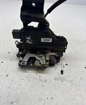 Volkswagen PASSAT B5.5 Front door lock 3B1837015Q