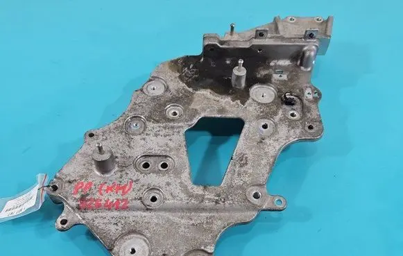 Oil filter mounting bracket