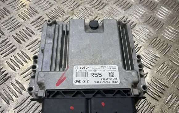 KIA Sportage Engine control unit/module 0281032639